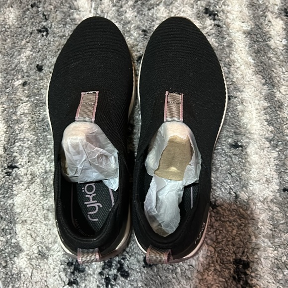 Echo Knit Slip On Sneaker - Picture 6 of 9